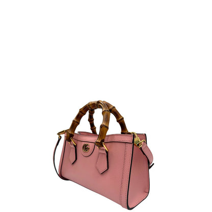 lato Borsa Gucci in pelle rosa, impreziosita da doppi manici bamboo e doppia G sul front in metallo dorato, di lusso, eccellenti condizioni. 
