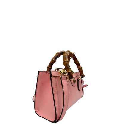 lato Borsa Gucci in pelle rosa, impreziosita da doppi manici bamboo e doppia G sul front in metallo dorato, di lusso, eccellenti condizioni. 