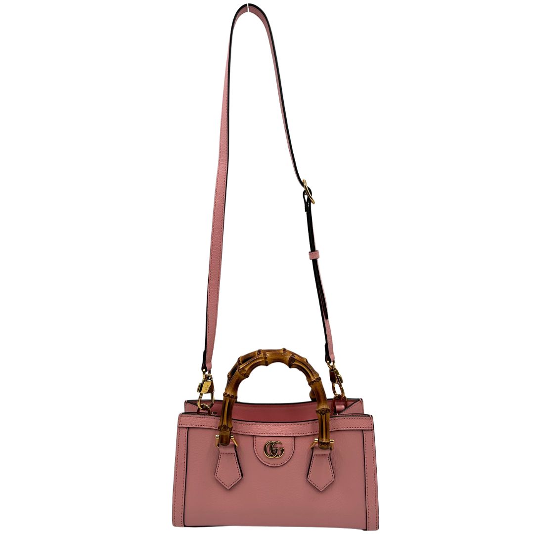front Borsa Gucci in pelle rosa, impreziosita da doppi manici bamboo e doppia G sul front in metallo dorato, di lusso, eccellenti condizioni. 