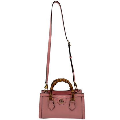 front Borsa Gucci in pelle rosa, impreziosita da doppi manici bamboo e doppia G sul front in metallo dorato, di lusso, eccellenti condizioni. 