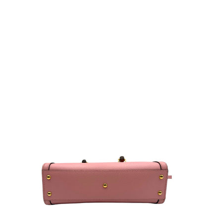 base Borsa Gucci in pelle rosa, impreziosita da doppi manici bamboo e doppia G sul front in metallo dorato, di lusso, eccellenti condizioni. 