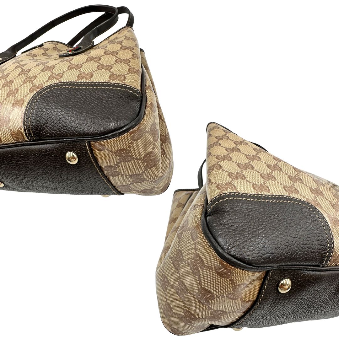 angoli Borsa Gucci in tela cerata GG con finiture in pelle marroni, munita di doppi manici in pelle, impreziosita da dettagli Web verdi e rossi, di lusso, originale, ottime condizioni, usata. 