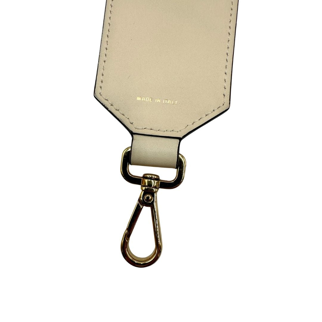 Accessorio tracolla Fendi realizzato in tessuto e pelle con maxi logo, di lusso, eccellenti condizioni, usata.
