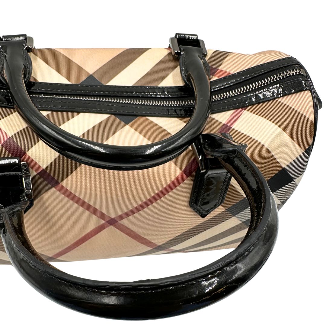 Bauletto Burberry in canvas tartan sui toni del beige e finiture in pelle verniciata nera, di lusso, originale.