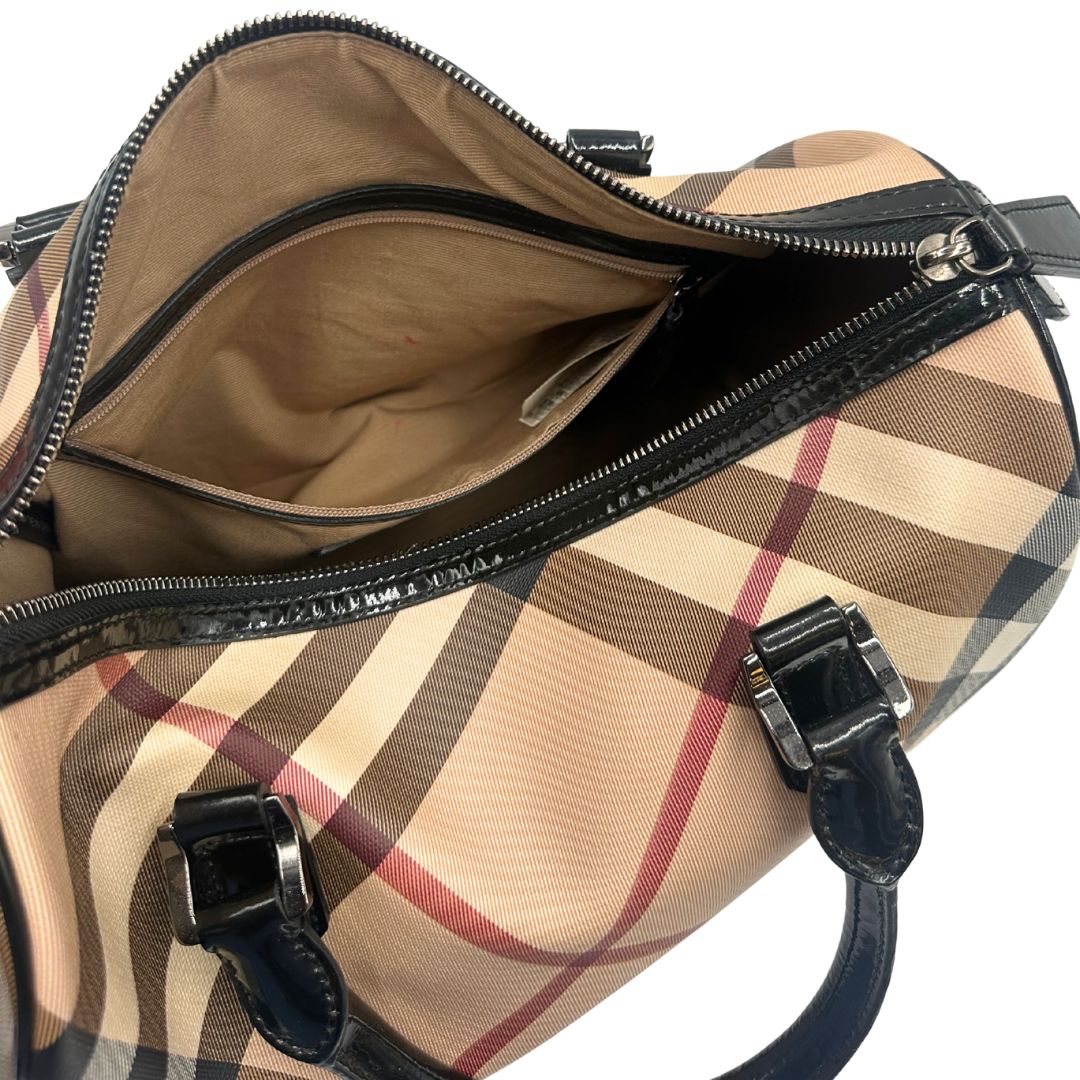 interno Bauletto Burberry in canvas tartan sui toni del beige e finiture in pelle verniciata nera, di lusso, originale. 