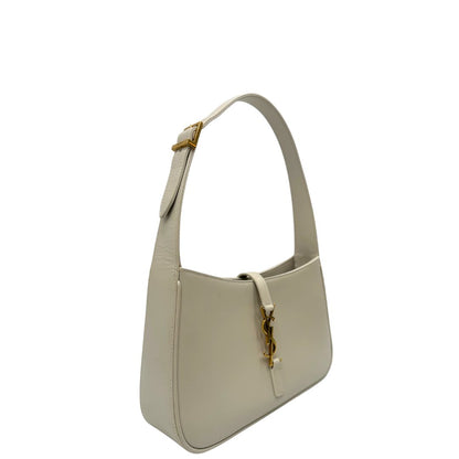 lato Borsa Saint Laurent LE 5 À 7 in pelle bianca, compatta e spaziosa, puoi portarla a mano o a spalla, di lusso, originale, ottime condizioni, usata. 