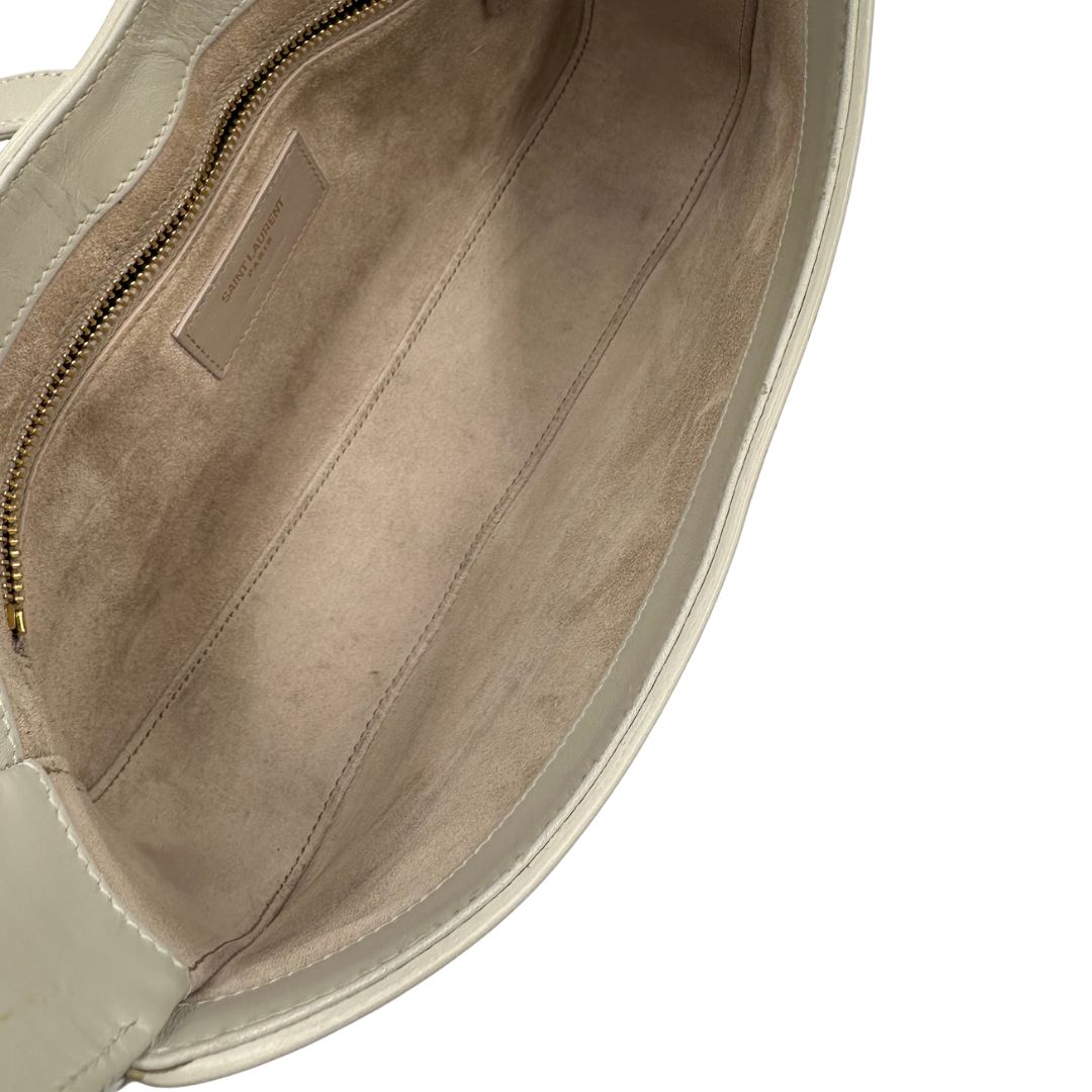 interno Borsa Saint Laurent LE 5 À 7 in pelle bianca, compatta e spaziosa, puoi portarla a mano o a spalla, di lusso, originale, ottime condizioni, usata. 