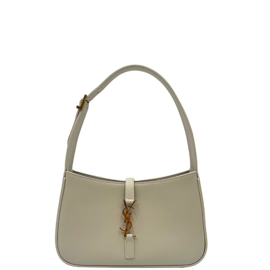 front Borsa Saint Laurent LE 5 À 7 in pelle bianca, compatta e spaziosa, puoi portarla a mano o a spalla, di lusso, originale, ottime condizioni, usata.