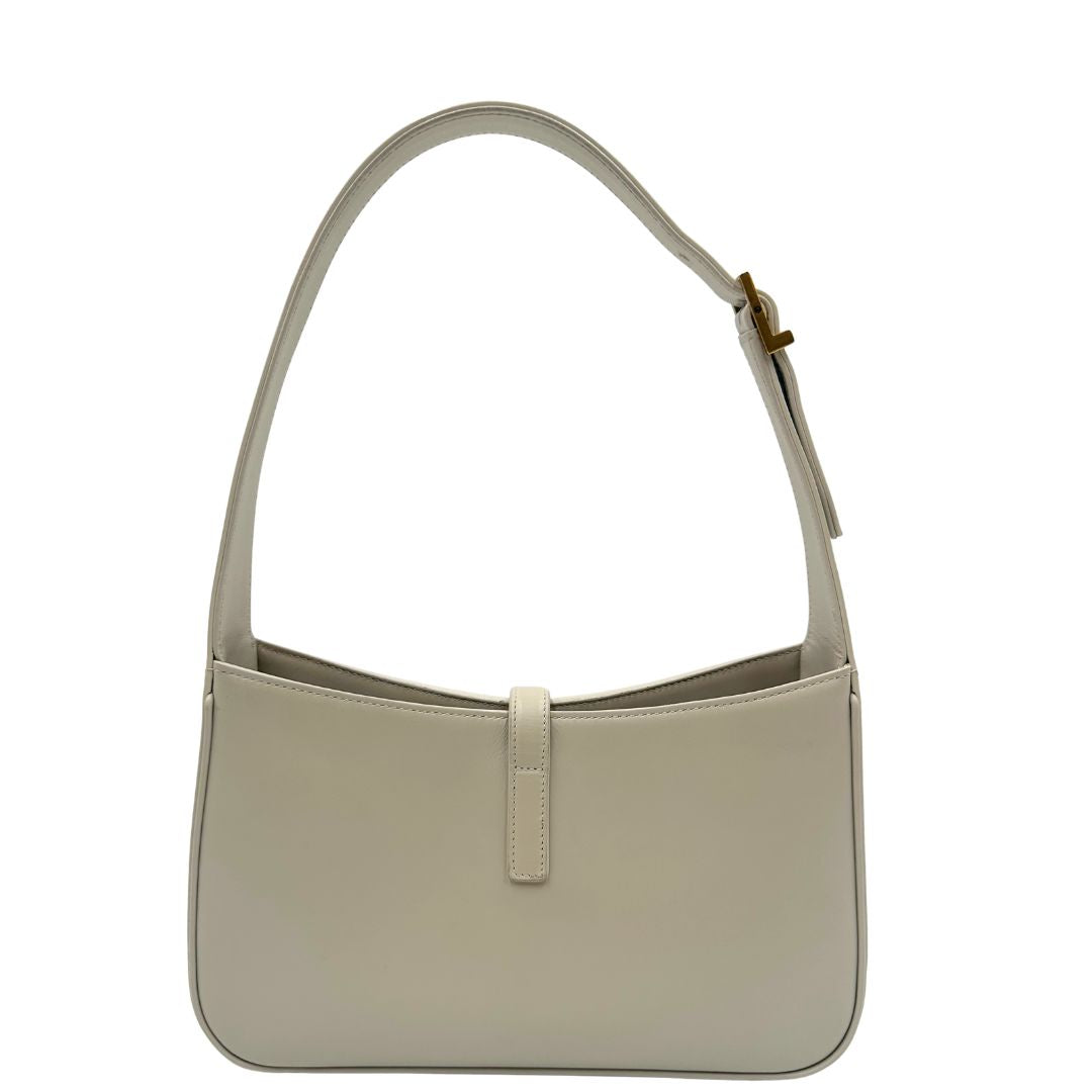 retro Borsa Saint Laurent LE 5 À 7 in pelle bianca, compatta e spaziosa, puoi portarla a mano o a spalla, di lusso, originale, ottime condizioni, usata. 