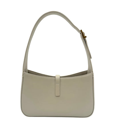 retro Borsa Saint Laurent LE 5 À 7 in pelle bianca, compatta e spaziosa, puoi portarla a mano o a spalla, di lusso, originale, ottime condizioni, usata. 