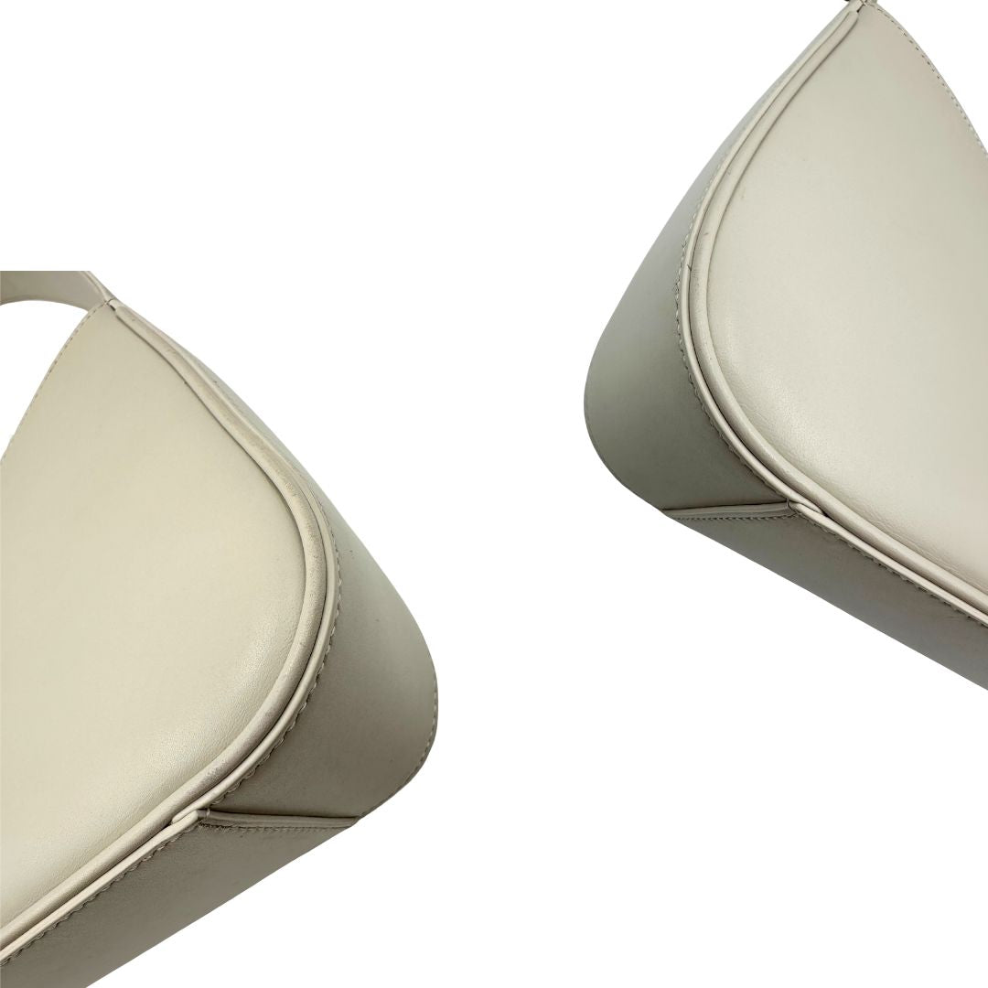 angoli Borsa Saint Laurent LE 5 À 7 in pelle bianca, compatta e spaziosa, puoi portarla a mano o a spalla, di lusso, originale, ottime condizioni, usata.