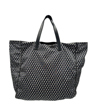 retro Borsa Prada in nylon stampato con motivo geometrico all-over nei toni del blu e bianco, arricchita da doppi manici in pelle nera, di lusso, originale, ottime condizioni, usata. 