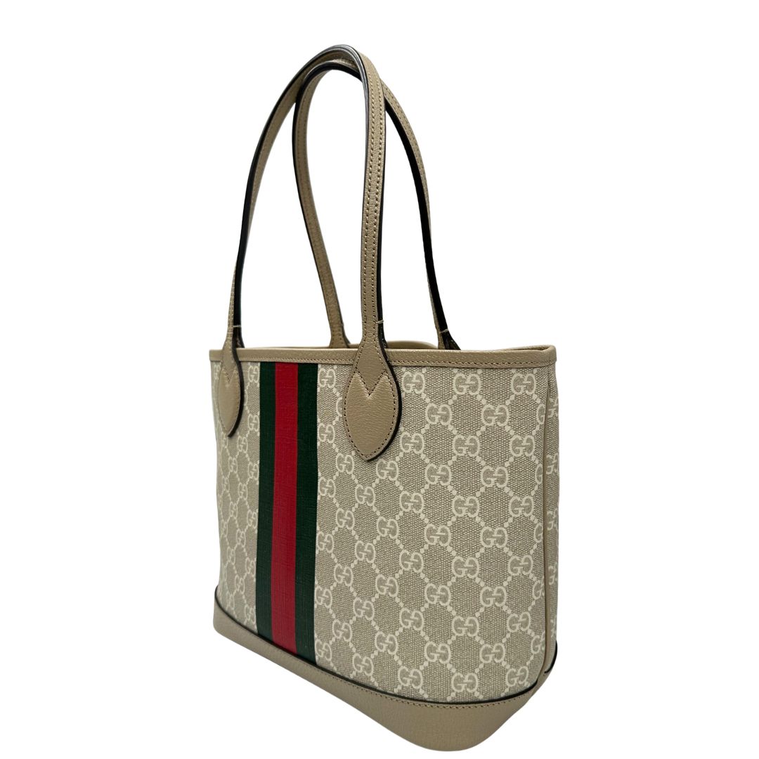 lato  Shopping Gucci Ophidia in canvas GG Supreme beige con iconica banda Web verde e rossa sul davanti, di lusso, originale, eccellenti condizioni. 