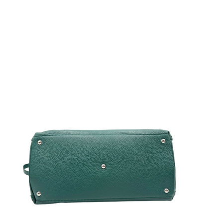 base  Postina M Zanellato color verde petrolio munita di una tracolla amovibile e regolabile e un manico singolo, di lusso, originale, ottime condizioni, usata. 