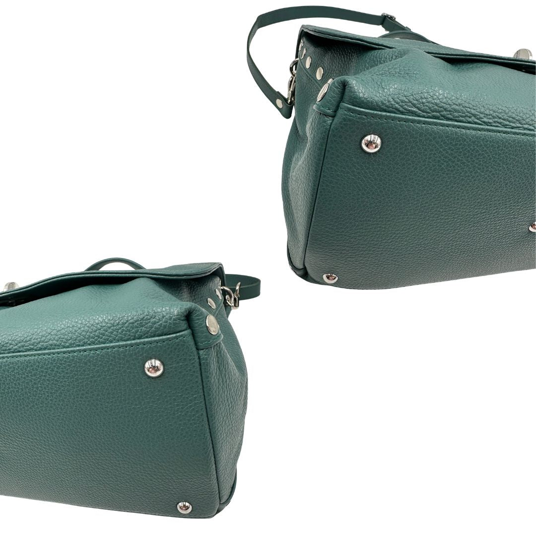 angoli  Postina M Zanellato color verde petrolio munita di una tracolla amovibile e regolabile e un manico singolo, di lusso, originale, ottime condizioni, usata.