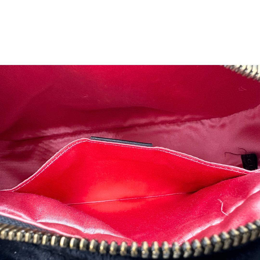 interno Camera Bag Gucci nera velvet e hardware dorato, indossabile a tracolla, di lusso, originale, ottime condizioni. 