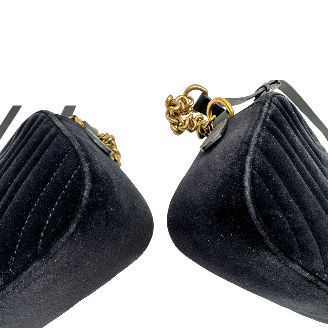angoli Camera Bag Gucci nera velvet e hardware dorato, indossabile a tracolla, di lusso, originale, ottime condizioni. 