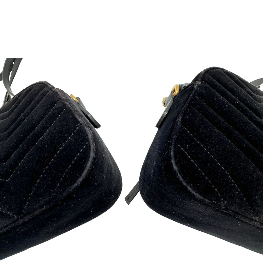 angoli Camera Bag Gucci nera velvet e hardware dorato, indossabile a tracolla, di lusso, originale, ottime condizioni. 