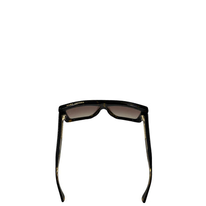 Occhiali da sole Marc Jacobs oversize con montatura squadrata tartarugata, lenti sfumate marroni e dettagli dorati sulle aste. Originali, usati, di lusso, in ottime condizioni.