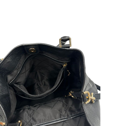 Interno tasca, Borsa MK in pelle martellata nera con hardware dorato, spazioso e capiente. Puoi portarlo comodamente a tracolla o a mano.