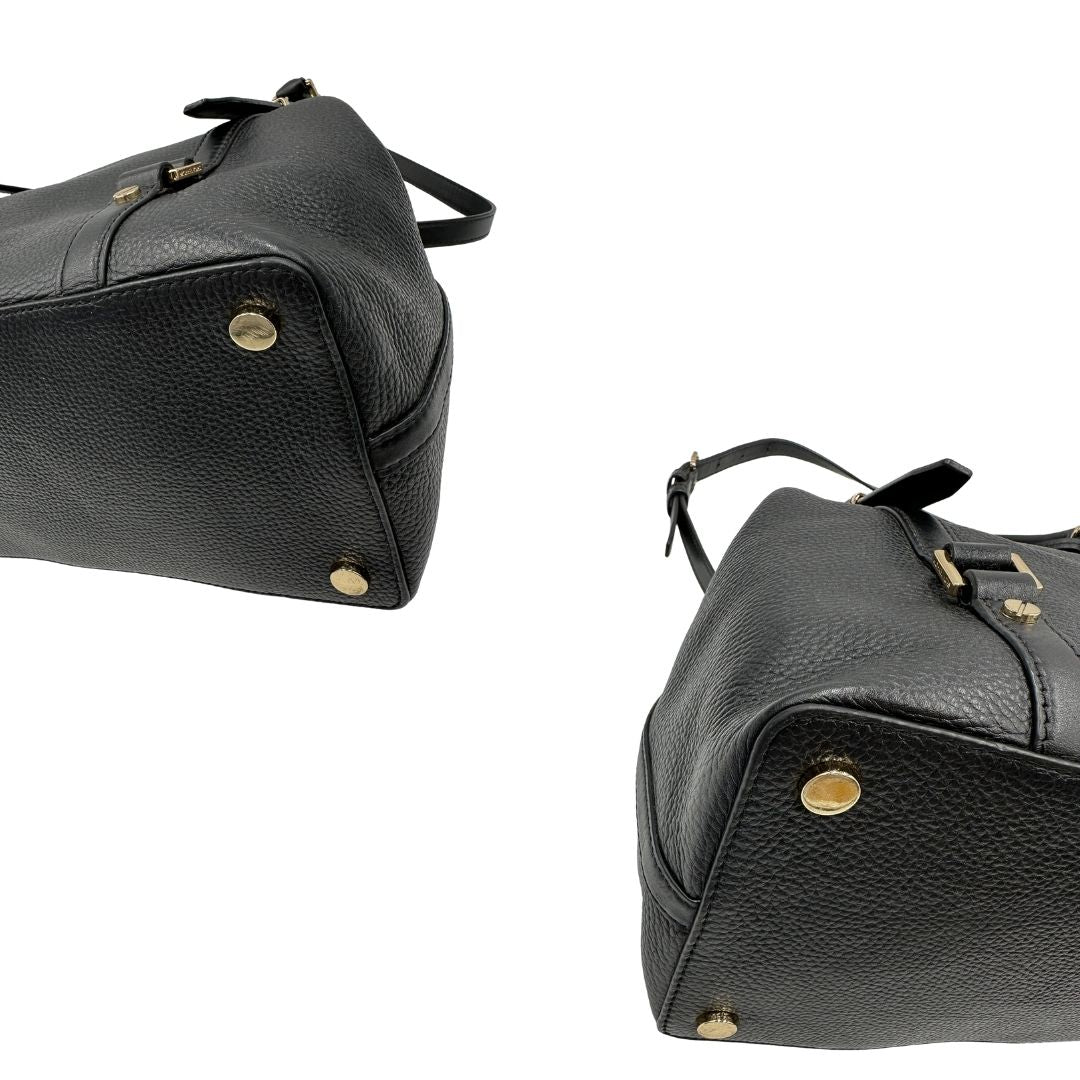 Angoli, Borsa MK in pelle martellata nera con hardware dorato, spazioso e capiente. Puoi portarlo comodamente a tracolla o a mano.