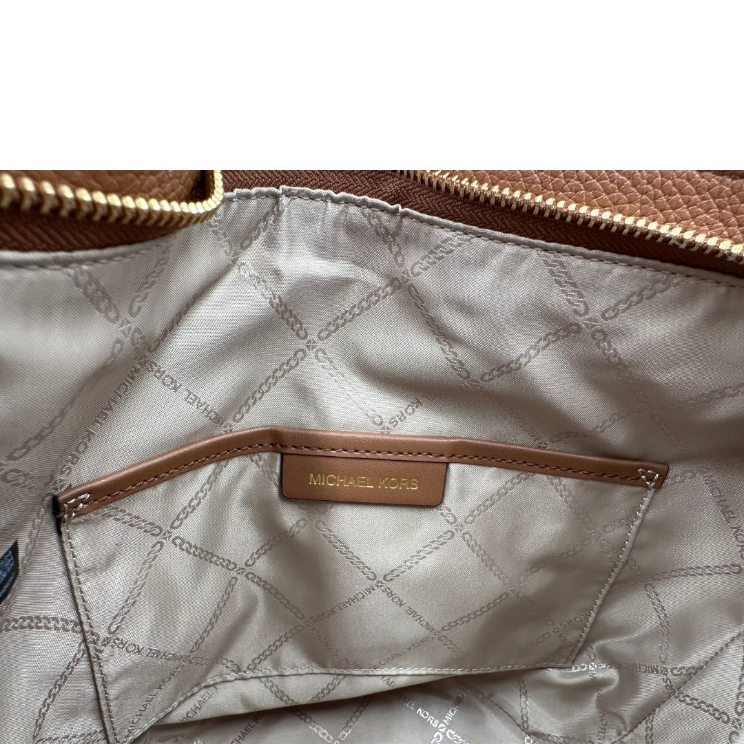 interno Secchiello MK in pelle martellata marrone con hardware dorato, di lusso, eccellenti condizioni. usato 