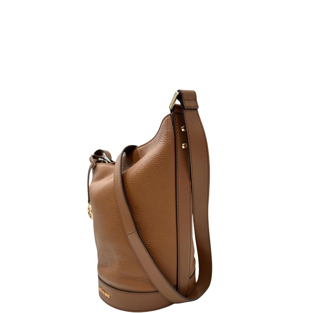 lato Secchiello MK in pelle martellata marrone con hardware dorato, di lusso, eccellenti condizioni. usato 