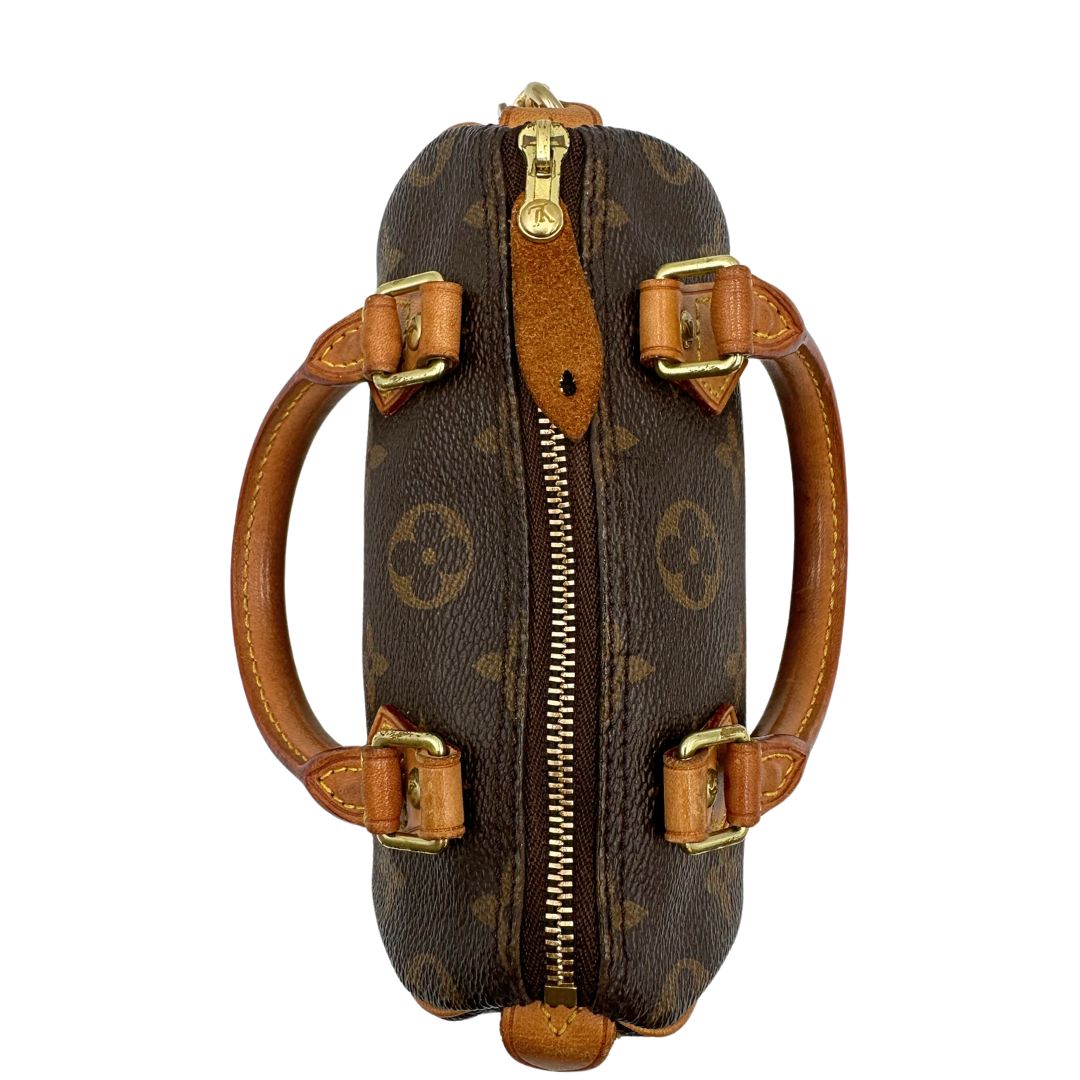 Vista superiore di uno Speedy Nano Louis Vuitton in canvas marrone monogram, usato, originale, second hand, in ottime condizioni.