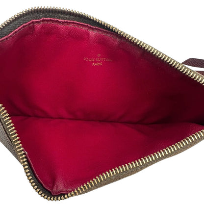 Interno dell'accessorio estraibile di una tracolla Louis Vuitton marrone monogram ed amaranto, con parti metalliche dorate. Munita di una tracolla in catena amovibile, ma non regolabile, usata, originale, second hand, in ottime condizioni.