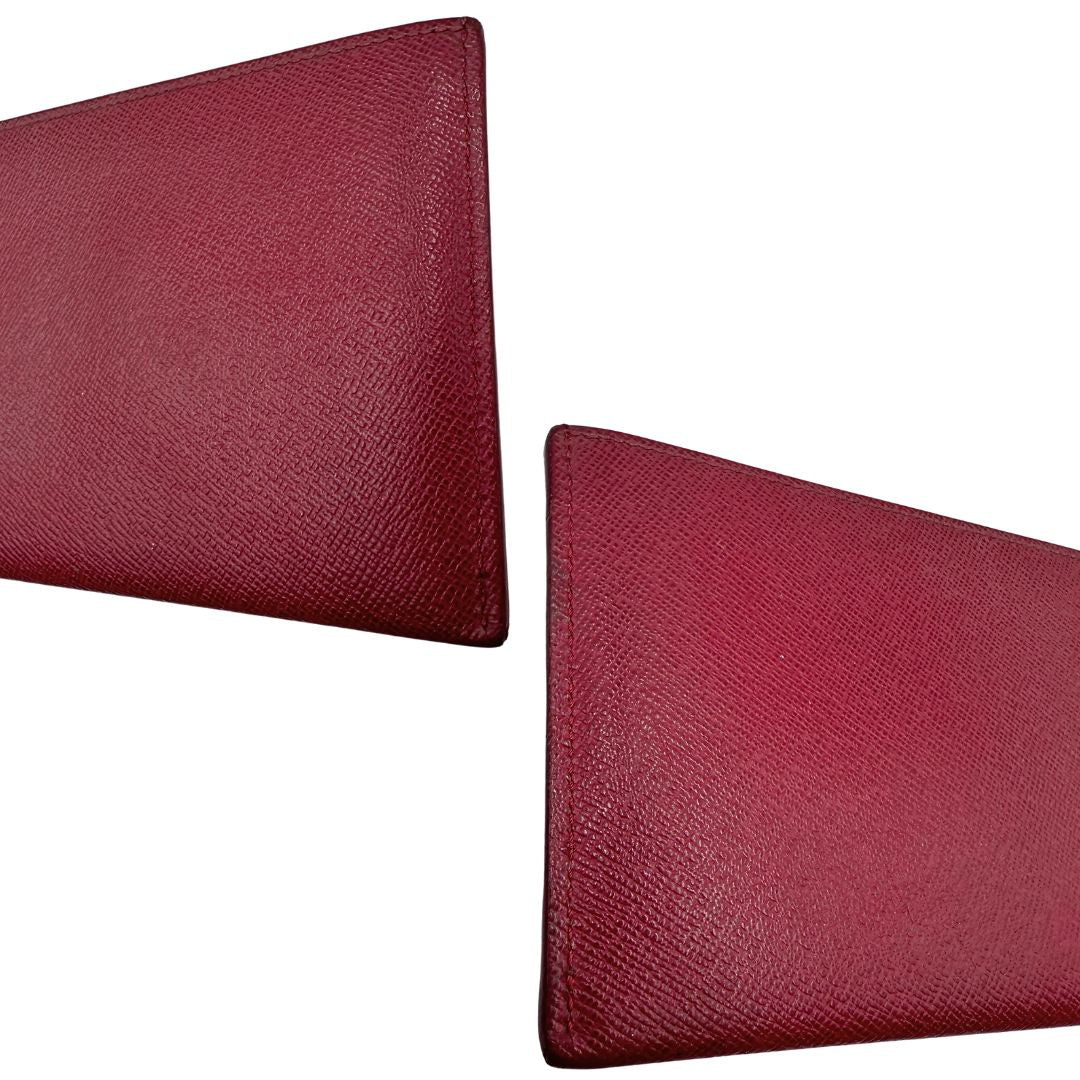 Difetti del canvas dell'accessorio estraibile di una tracolla Louis Vuitton marrone monogram ed amaranto, con parti metalliche dorate. Munita di una tracolla in catena amovibile, ma non regolabile, usata, originale, second hand, in ottime condizioni.