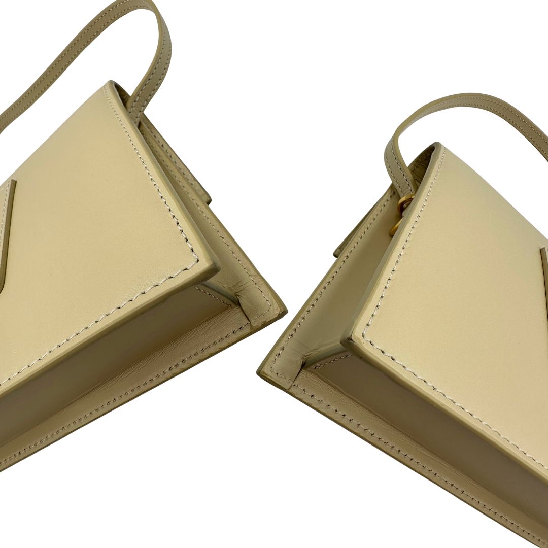 Angoli di una borsa Jacquemus nella versione Le Bambino Long in pelle beige, usata, originale, second hand, in ottime condizioni.