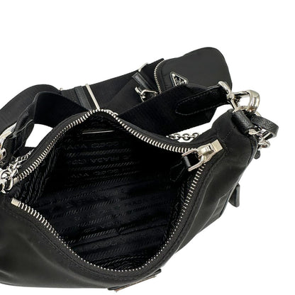 Borsa Prada in re-nylon nero con finiture in pelle saffiano tono su tono, di lusso, originale