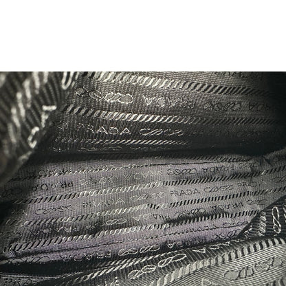 Borsa Prada in re-nylon nero con finiture in pelle saffiano tono su tono, di lusso, originale