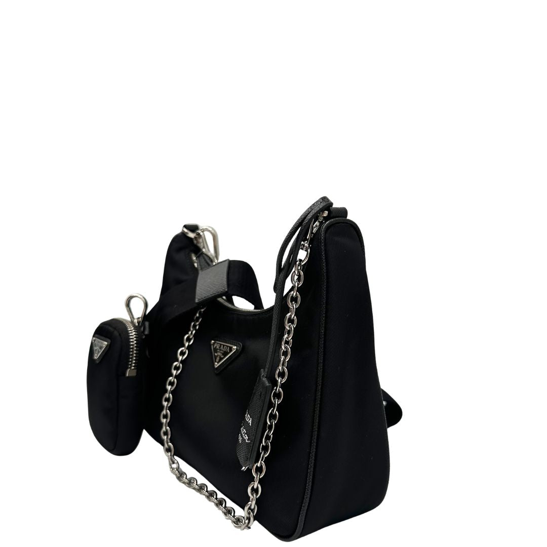 Borsa Prada in re-nylon nero con finiture in pelle saffiano tono su tono, di lusso, originale