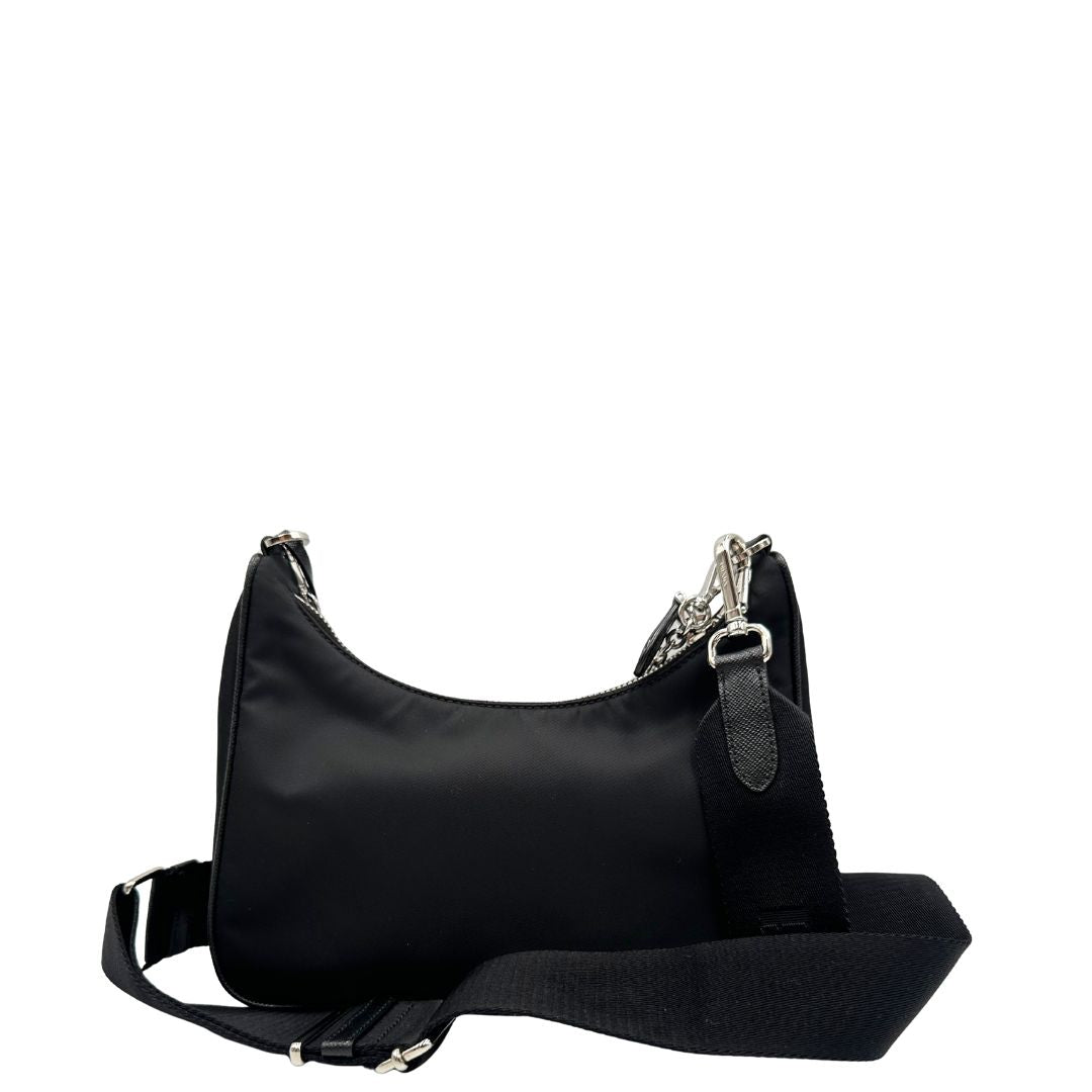 Borsa Prada in re-nylon nero con finiture in pelle saffiano tono su tono, di lusso, originale