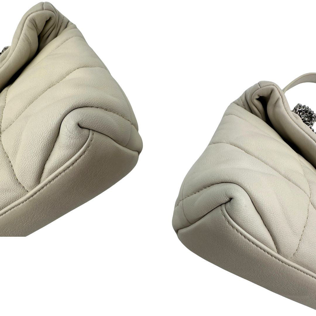 angoli  Borsa Saint Laurent Loulou puffer in pelle color bianco gesso con hardware argentato, di lusso, originale, ottime condizioni, usata 