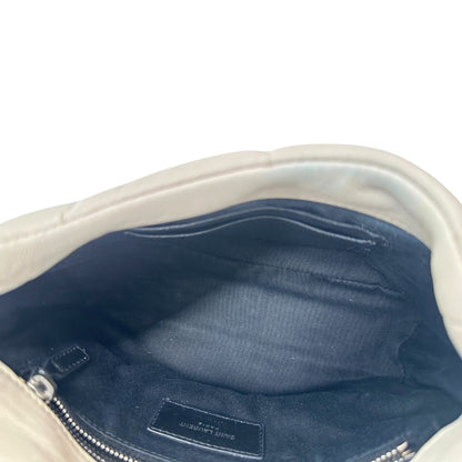 interno  Borsa Saint Laurent Loulou puffer in pelle color bianco gesso con hardware argentato, di lusso, originale, ottime condizioni, usata 