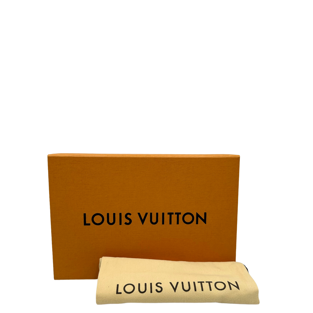 Scatola e dustbag di una Multi Pochette Accessoires Louis Vuitton in canvas marrone monogram con dettagli in vacchetta naturale, manico in catena dorata e tracolla in tessuto Jacquard rosa, usata, originale, second hand, in ottime condizioni.
