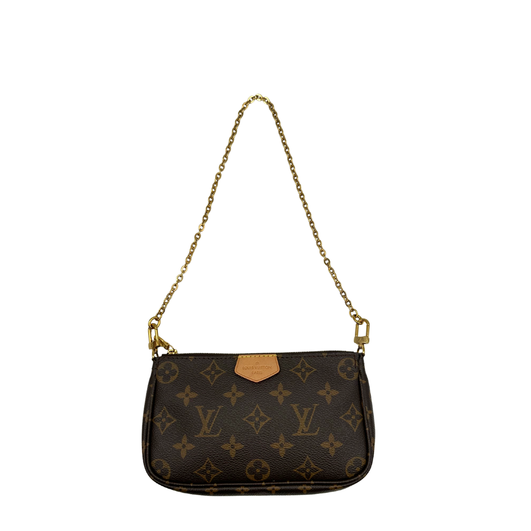 Front di una Multi Pochette Accessoires Louis Vuitton in canvas marrone monogram con dettagli in vacchetta naturale, manico in catena dorata e tracolla in tessuto Jacquard rosa, usata, originale, second hand, in ottime condizioni.