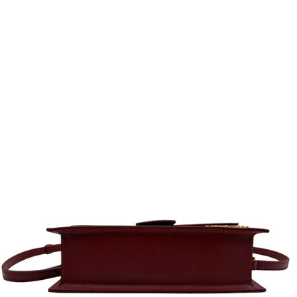 base Borsa Jacquemus nella versione Le Grand Bambino in pelle color burgundy, da portare a mano o a tracolla, di lusso, originale, ottime condizioni, usata 