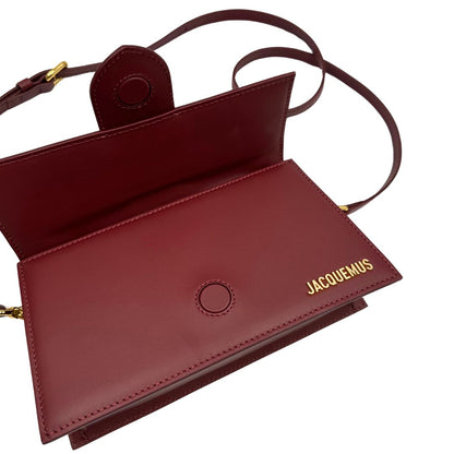 magnetico Borsa Jacquemus nella versione Le Grand Bambino in pelle color burgundy, da portare a mano o a tracolla, di lusso, originale, ottime condizioni, usata 