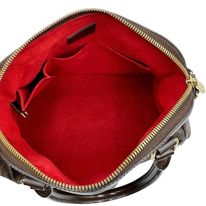 Interno di una borsa LV in canvas Damier Ébène nella versione MM, con dettagli metallici dorati, usata, originale, second hand, in ottime condizioni.