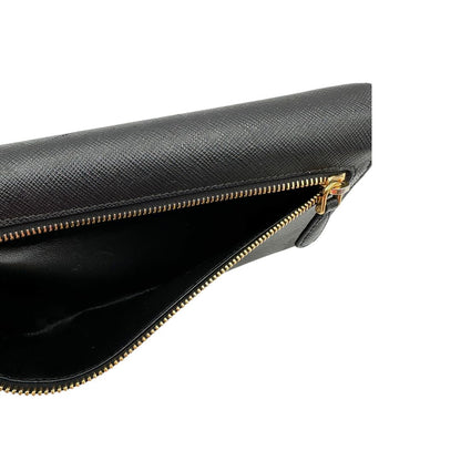 Tasca esterna, Portafoglio Prada in pelle saffiano nera e hardware dorato. Originale, usata, di lusso, in ottime condizioni.