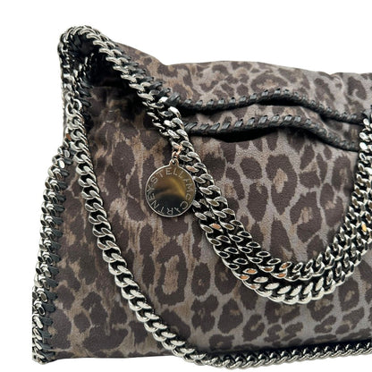 Catene di una borsa Stella McCartney modello Fold Over Tote realizzata in shaggy dear greige effetto scamosciato, usata, originale, second hand, in ottime condizioni.