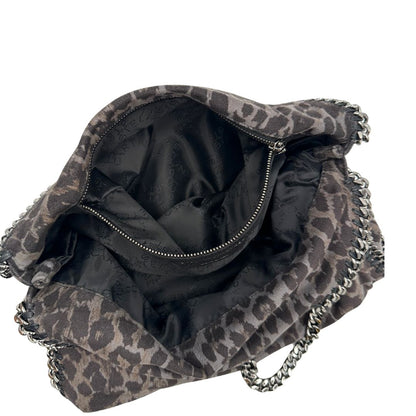 Interno di una borsa Stella McCartney modello Fold Over Tote realizzata in shaggy dear greige effetto scamosciato, usata, originale, second hand, in ottime condizioni.