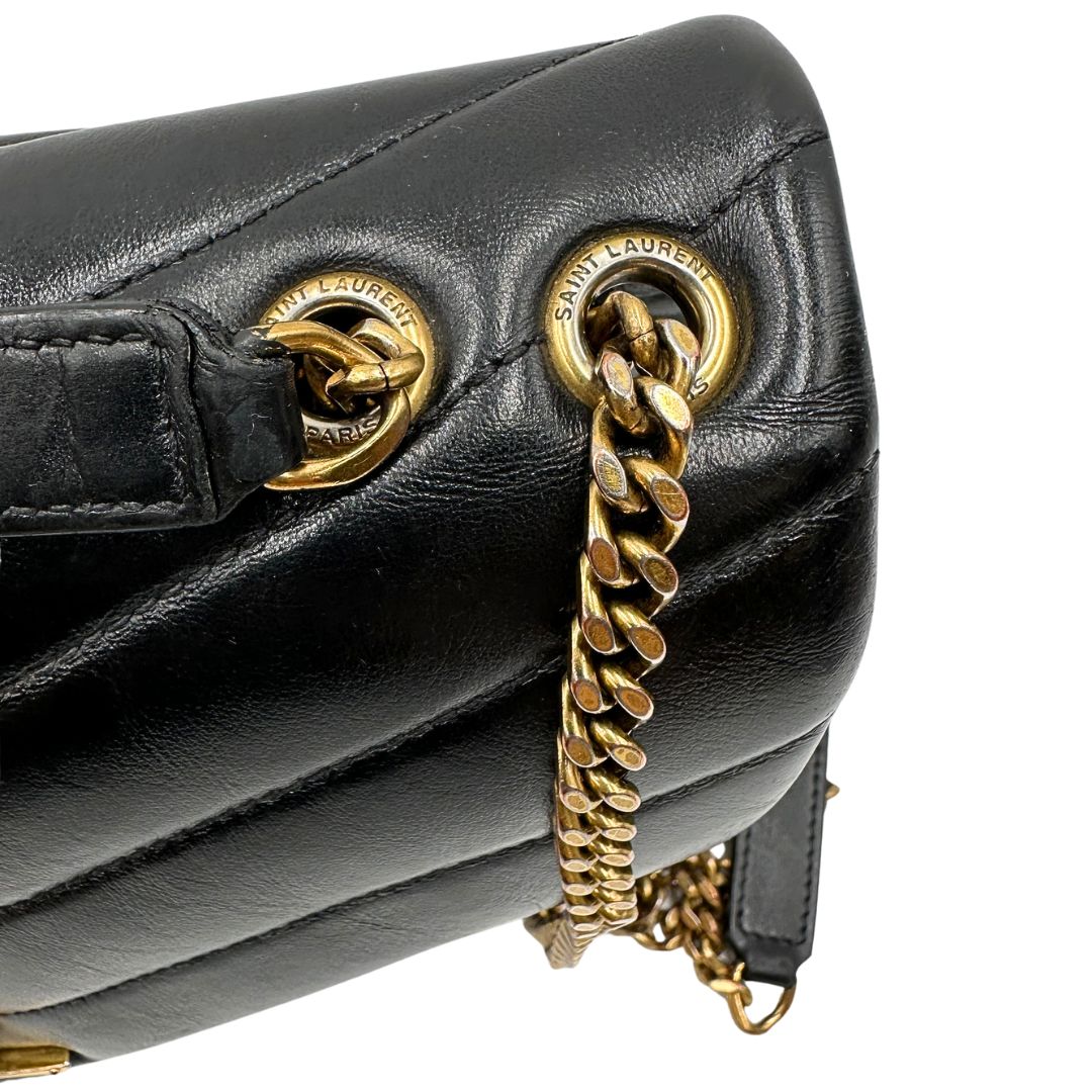 Borsa Saint Laurent in pelle di agnello morbida con impunture trapuntate chevron, nera con hardware dorato, può essere portata a spalla o a tracolla, di lusso, originale, ottime condizioni
