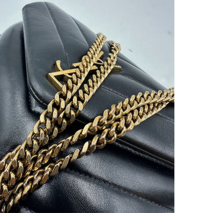 interno Borsa Saint Laurent in pelle di agnello morbida con impunture trapuntate chevron, nera con hardware dorato, può essere portata a spalla o a tracolla, di lusso, originale, ottime condizioni 