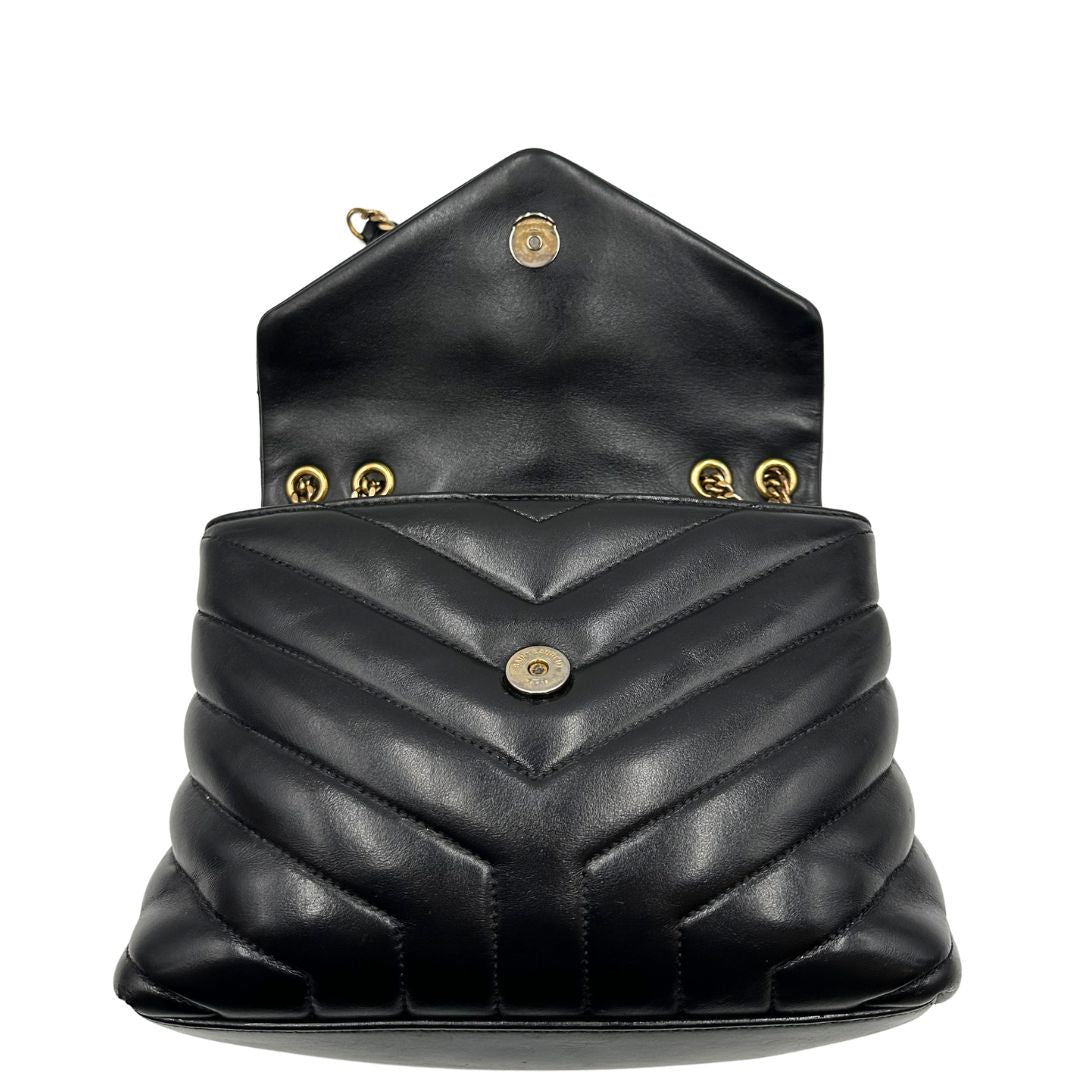 Borsa Saint Laurent in pelle di agnello morbida con impunture trapuntate chevron, nera con hardware dorato, può essere portata a spalla o a tracolla, di lusso, originale, ottime condizioni