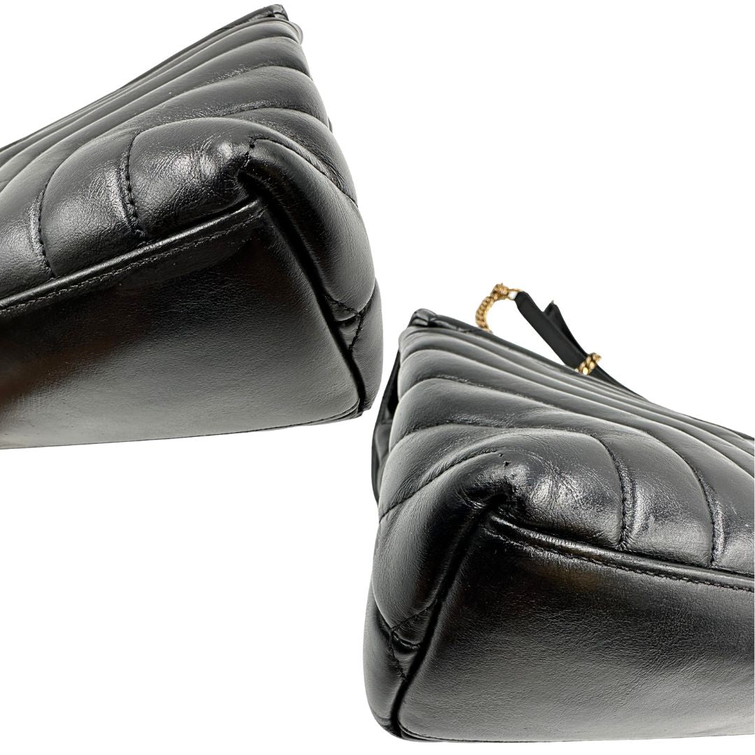Borsa Saint Laurent in pelle di agnello morbida con impunture trapuntate chevron, nera con hardware dorato, può essere portata a spalla o a tracolla, di lusso, originale, ottime condizioni
