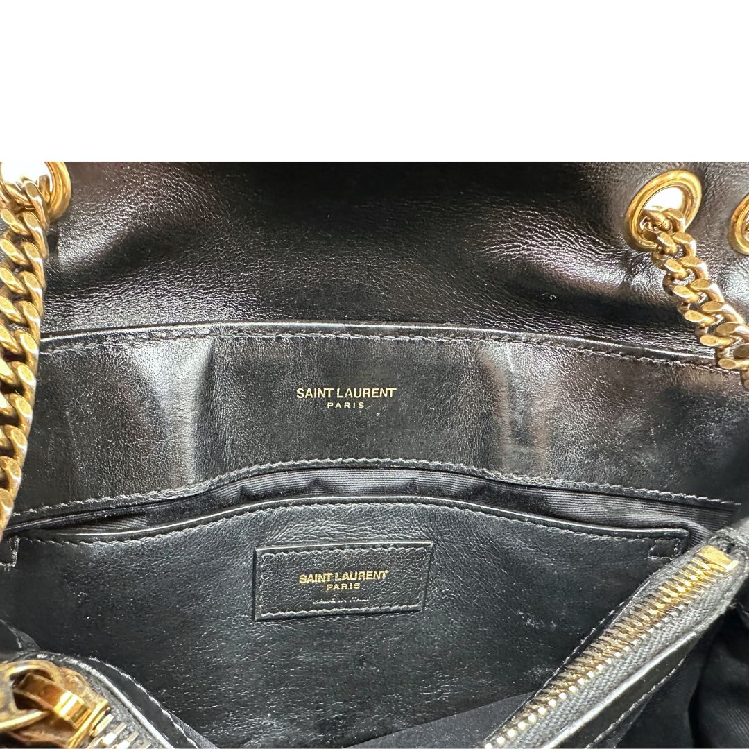 interno Borsa Saint Laurent in pelle di agnello morbida con impunture trapuntate chevron, nera con hardware dorato, può essere portata a spalla o a tracolla, di lusso, originale, ottime condizioni 